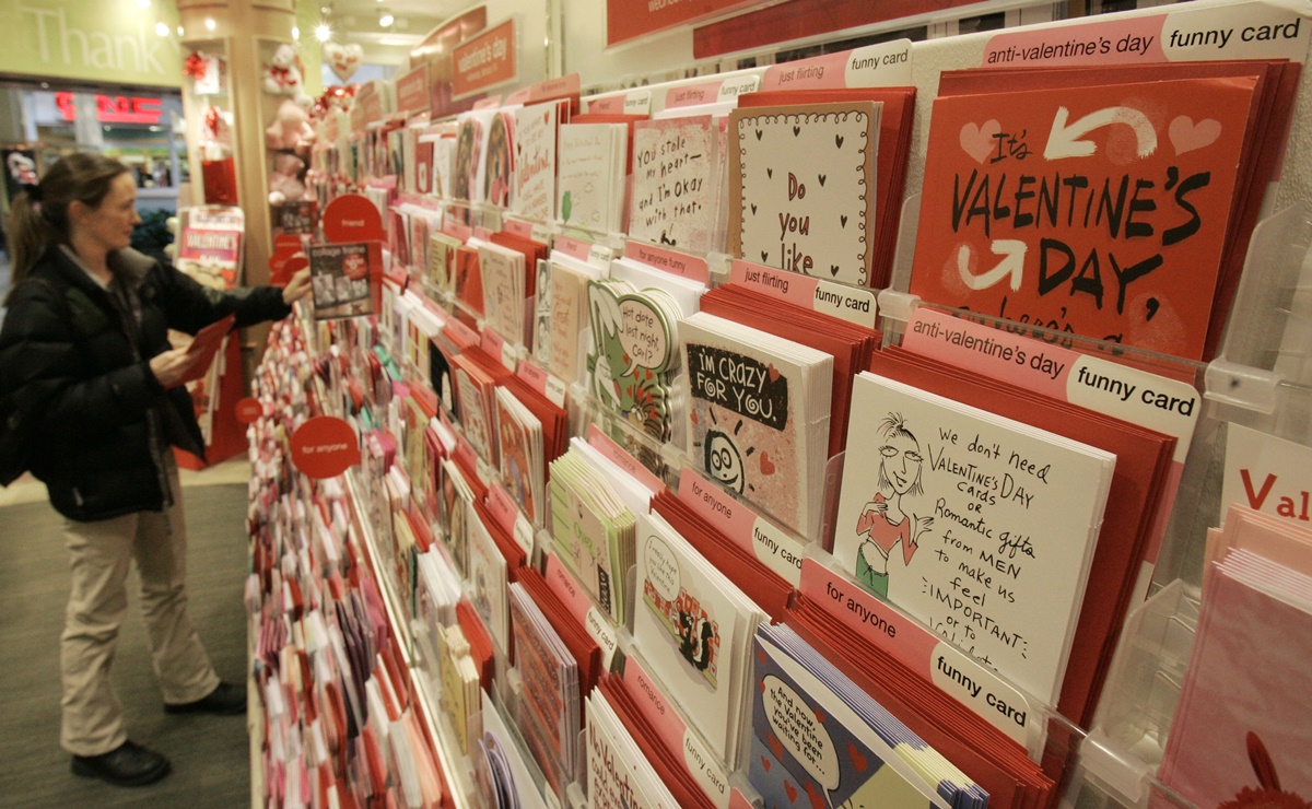 Los regalos que planean dar los estadounidenses para San Valentín 2022