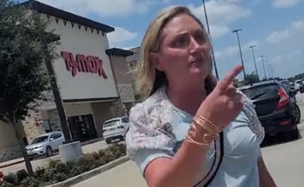 “Regresen a su país de morenos”: grita mujer a latinos en estacionamiento de Texas