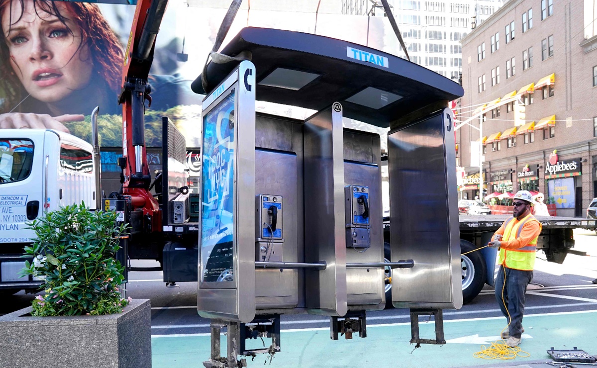 Imágenes. Nueva York desconecta su última cabina pública de monedas