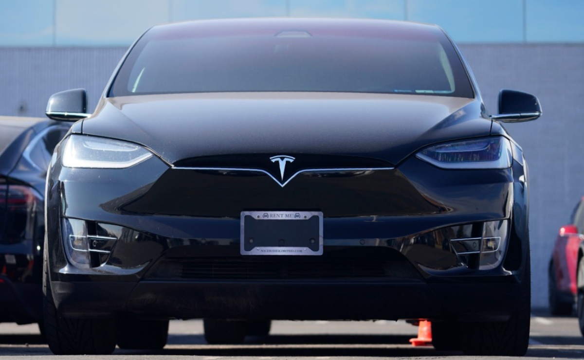 Tesla retira medio millón de autos por problemas de seguridad