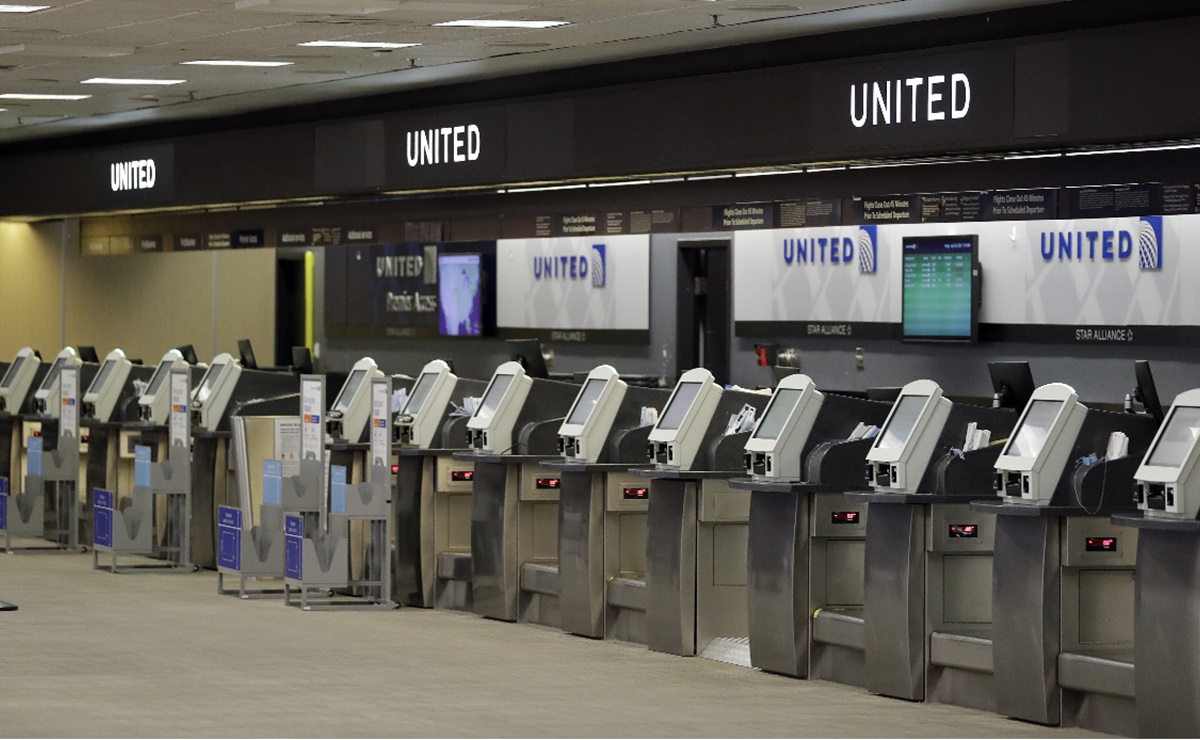 United Airlines planea recortar más de 16 mil empleos en octubre