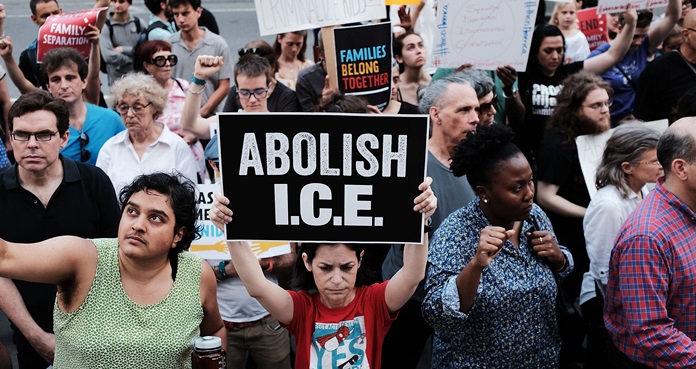 Protestas contra ICE para liberar a inmigrante