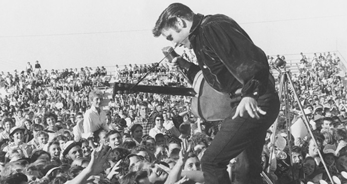 Elvis Presley, rey del rock and roll,
