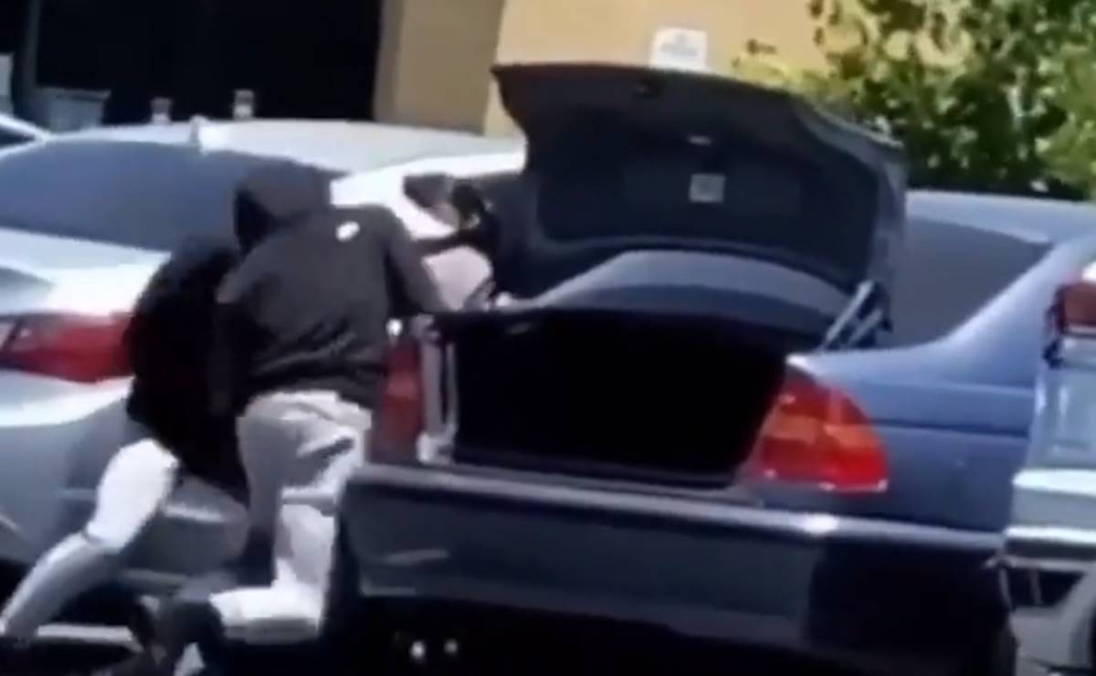 Asaltantes golpean a hombre para robarle reloj Rolex en LA