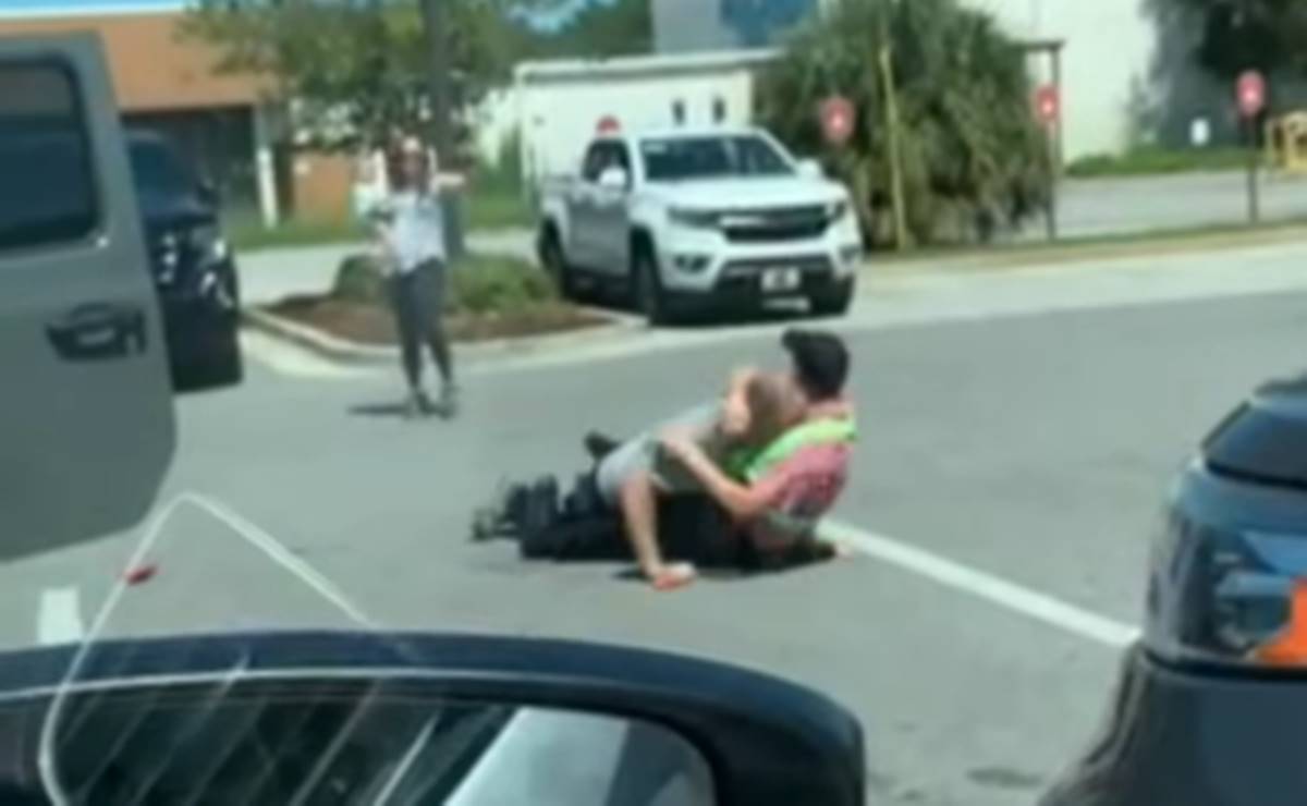 Video. Trabajador de restaurante salva a mujer e hijo de asalto en Florida