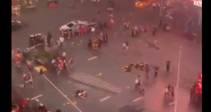 Personas hullen en Times Square; confunden ruido de moto con disparos de arma