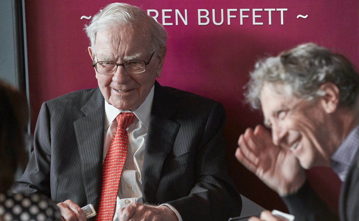 El ‘valioso consejo’ que Warren Buffett le da a universitarios que buscan empleo