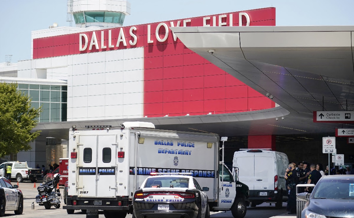 Mujer siembra el p&aacute;nico en aeropuerto de Dallas; dispara varias veces su arma