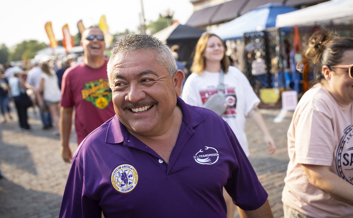 El alcalde de origen mexicano que triunfa y respetan en Arcola, Illinois