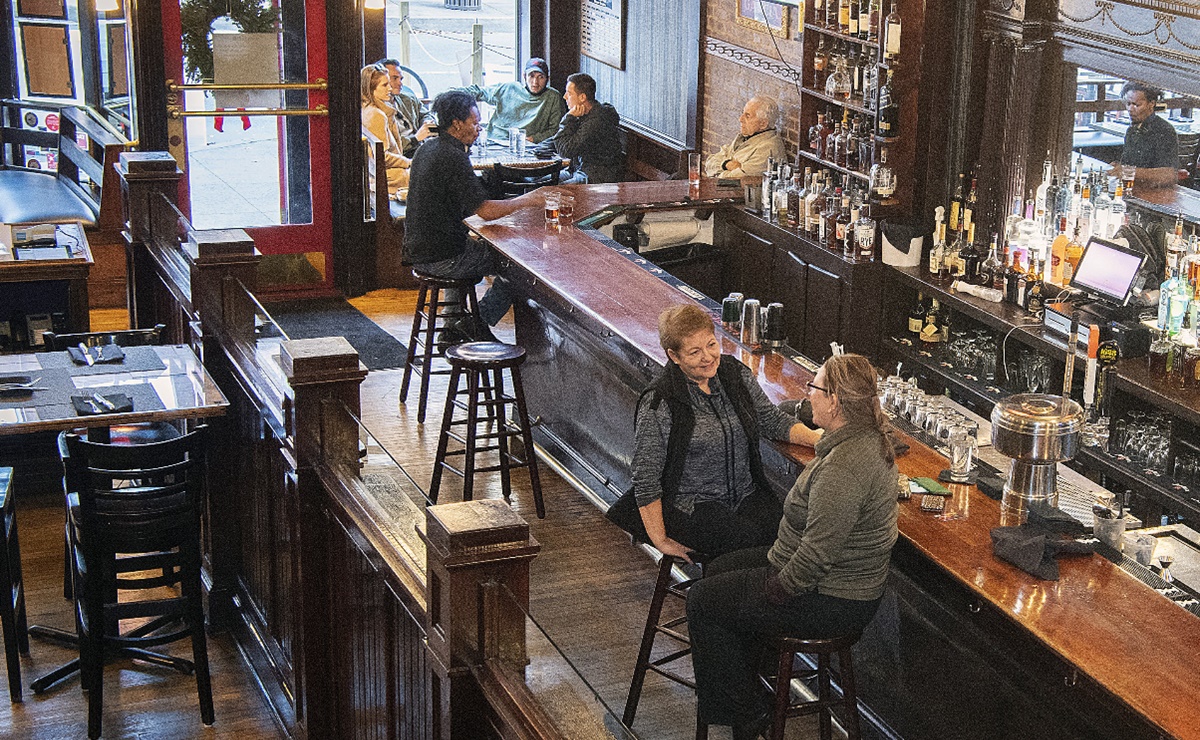 Por expansi&oacute;n de Covid, San Francisco vuelve a cerrar bares y restaurantes