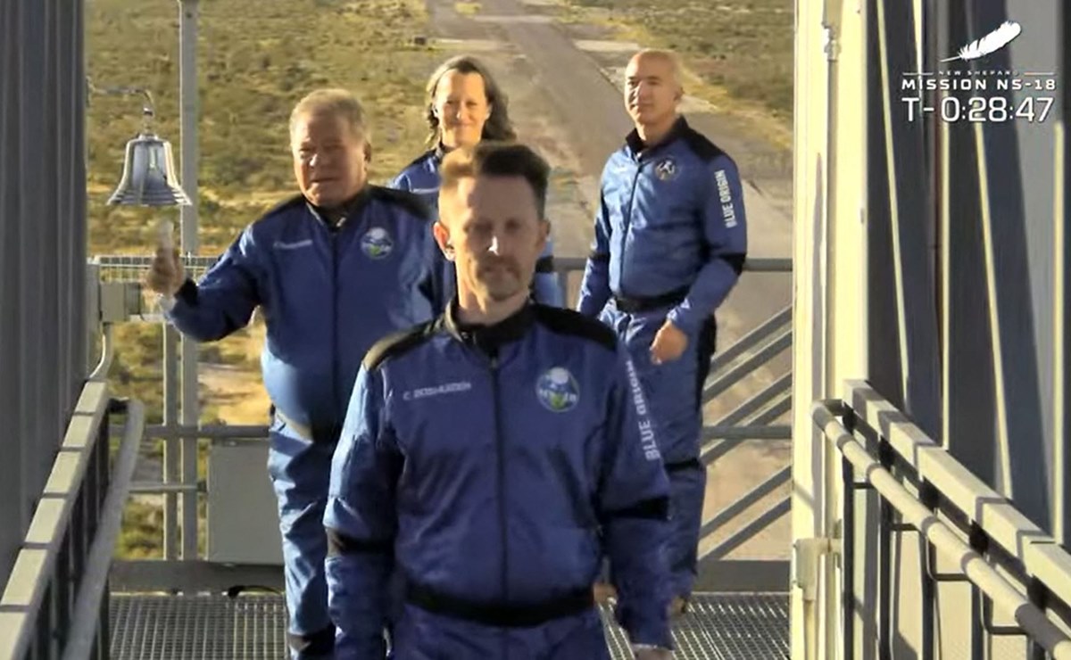 El &quot;capit&aacute;n Kirk&quot; viaja al espacio a bordo del cohete de Bezos (video)