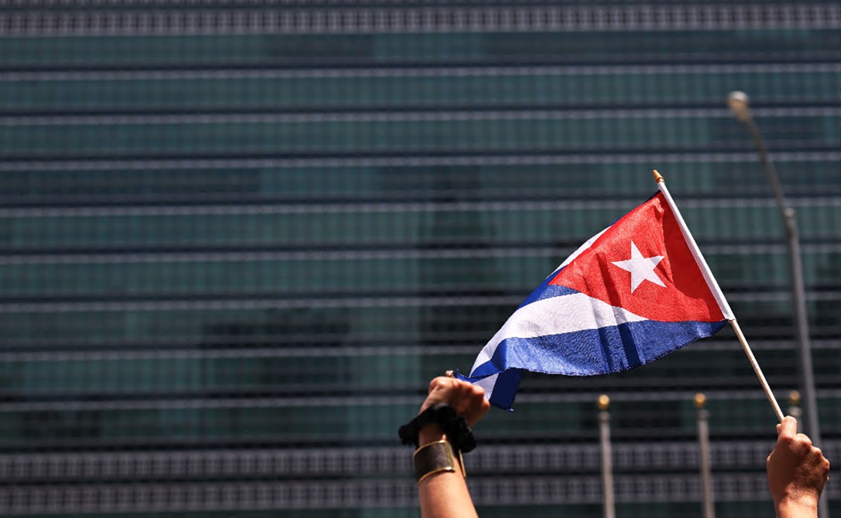 Video. Detienen a youtuber cubana en plena transmisi&oacute;n en vivo