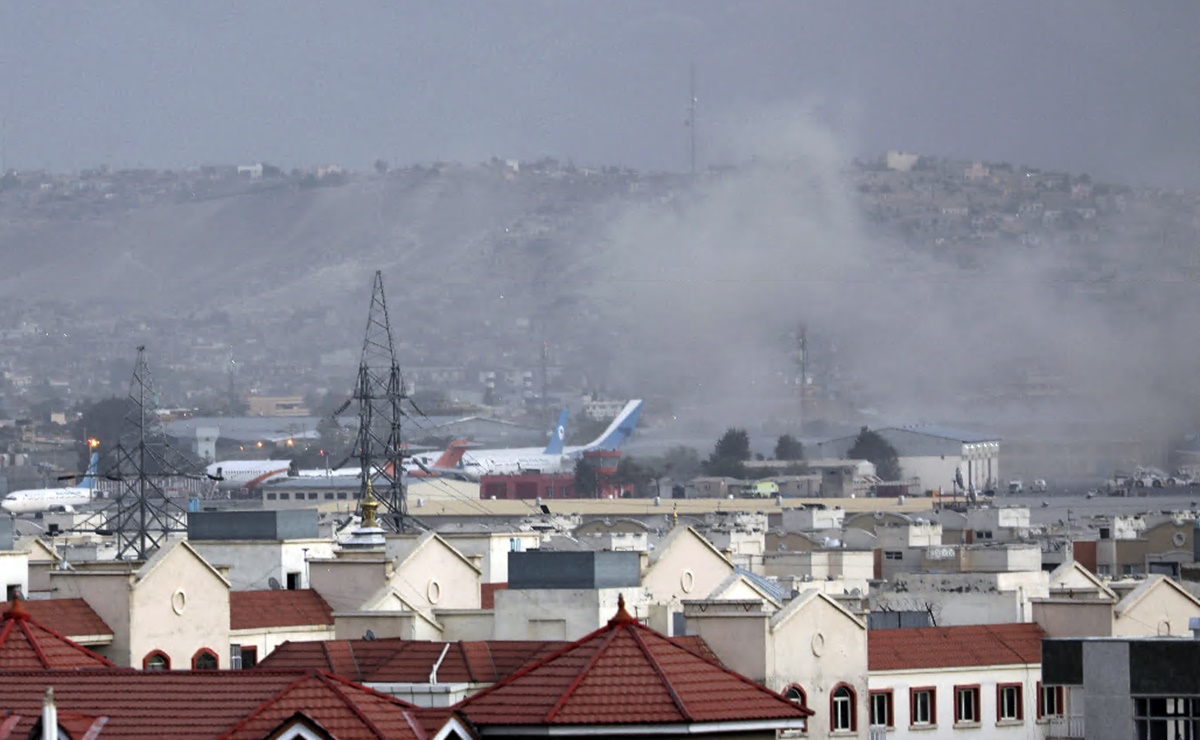 Explosi&oacute;n en aeropuerto de Kabul; reportan v&iacute;ctimas