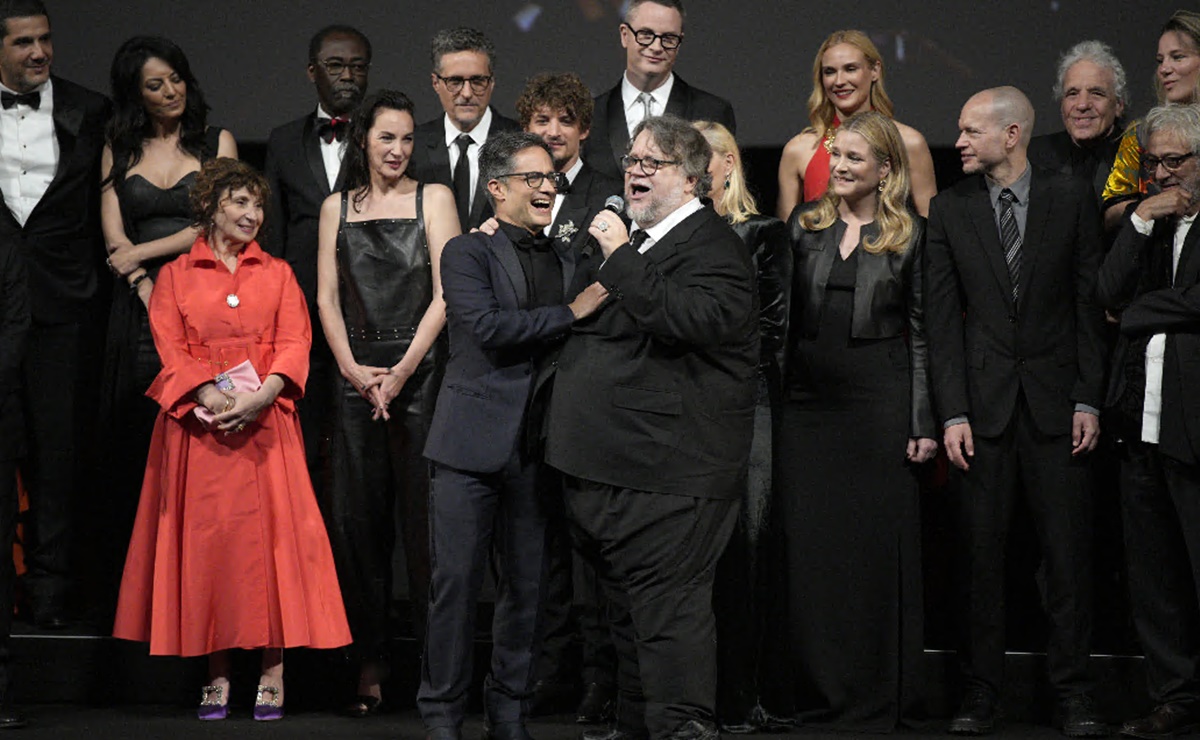 Video. Del Toro y Garc&iacute;a Bernal se echan un &quot;palomazo&quot; en Cannes