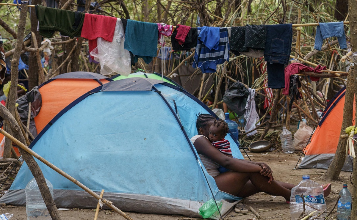 Haitianos planean quedarse en M&eacute;xico al no poder entrar a EU