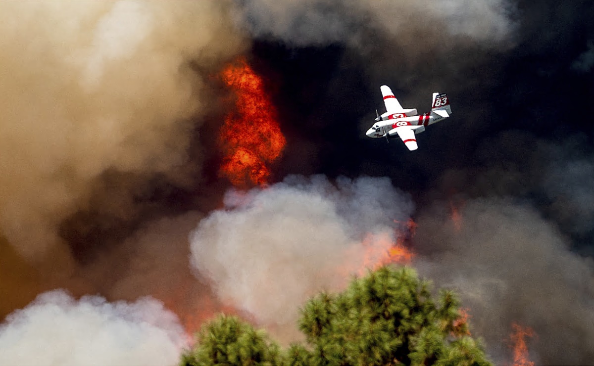 Video. Incendios en California arrasan con viviendas y desalojan a miles