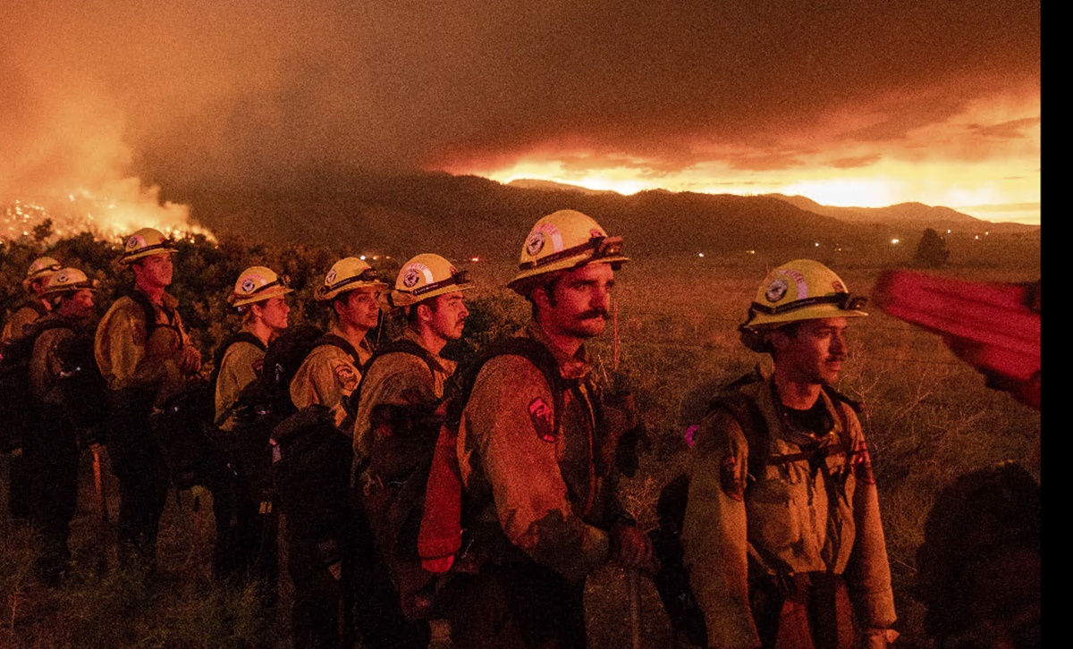 Casi 3 mil bomberos combaten el incendio m&aacute;s grande del a&ntilde;o en California