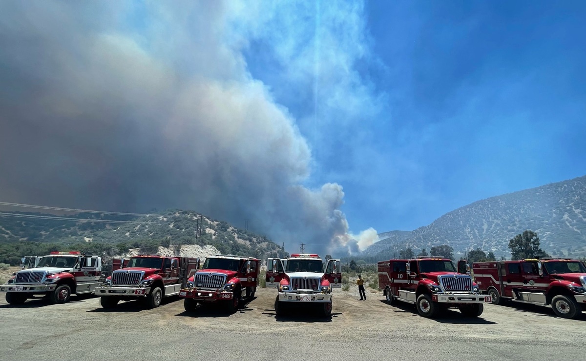 Crece incendio forestal en California en medio de temperaturas extremas