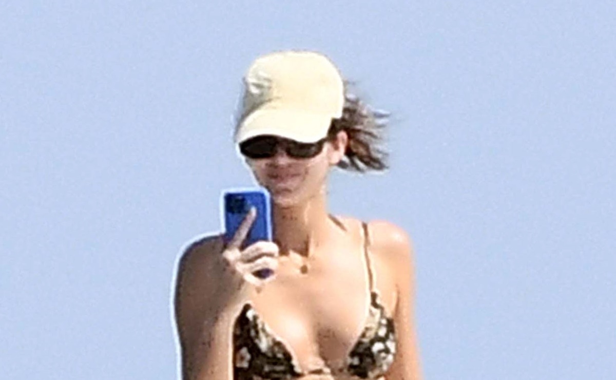 Kendall Jenner y el diminuto bikini floreado que luci&oacute; en Italia