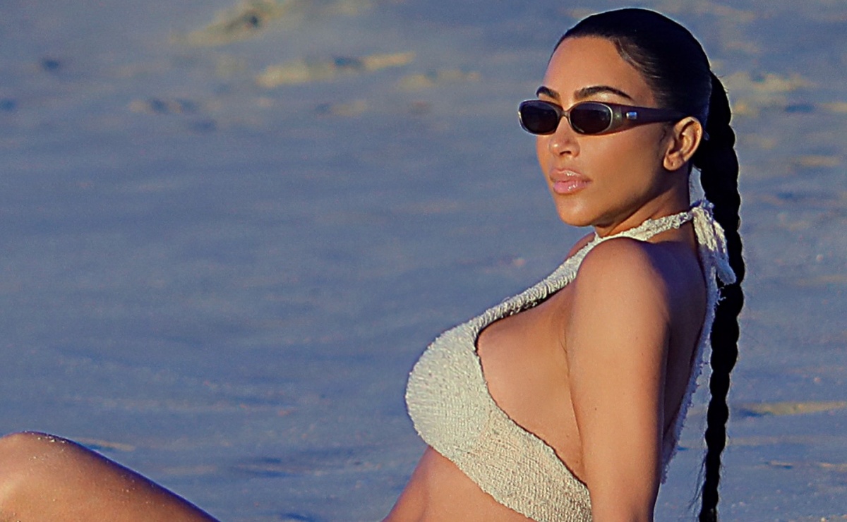 Kim Kardashian presume cinturita con bikini en las Bahamas