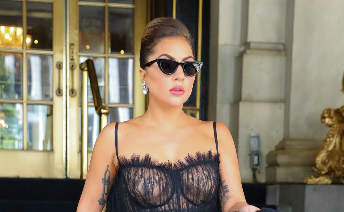 Lady Gaga destila elegancia con vestido trasl&uacute;cido en Nueva York