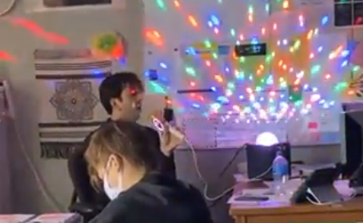 Despiden a maestro por armar karaoke con canciones de Britney Spears en Texas