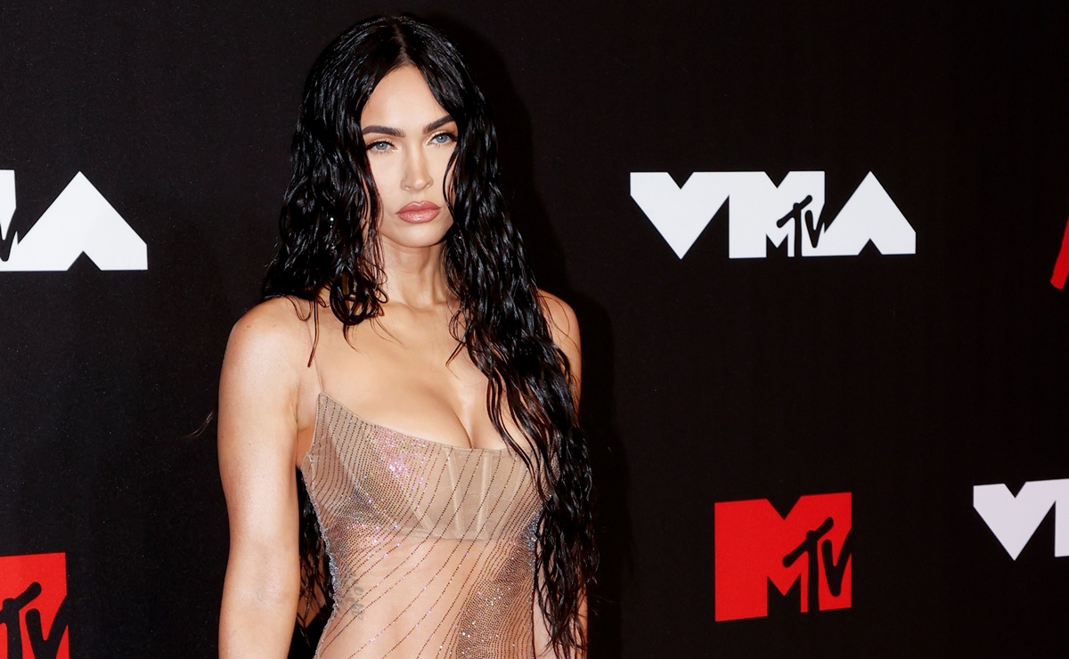 Megan Fox 'paraliza' los VMA's con su vestido transparente m&aacute;s revelador