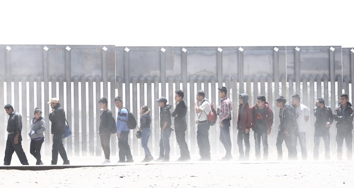 Indemnizaci&oacute;n millonaria a miles de migrantes detenidos ilegalmente en EU