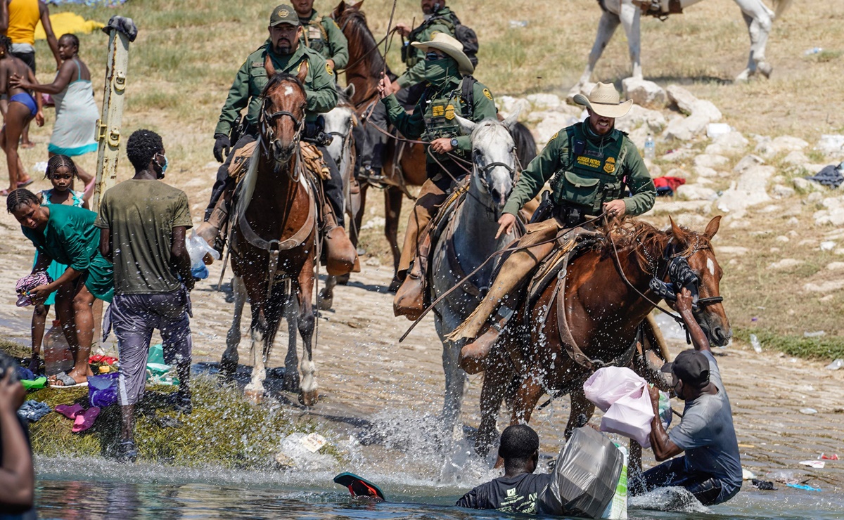 EU deja de usar caballos para patrullar el cruce de haitianos en frontera