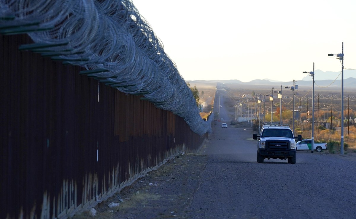Muere mexicana tras quedar colgada de muro fronterizo en Arizona