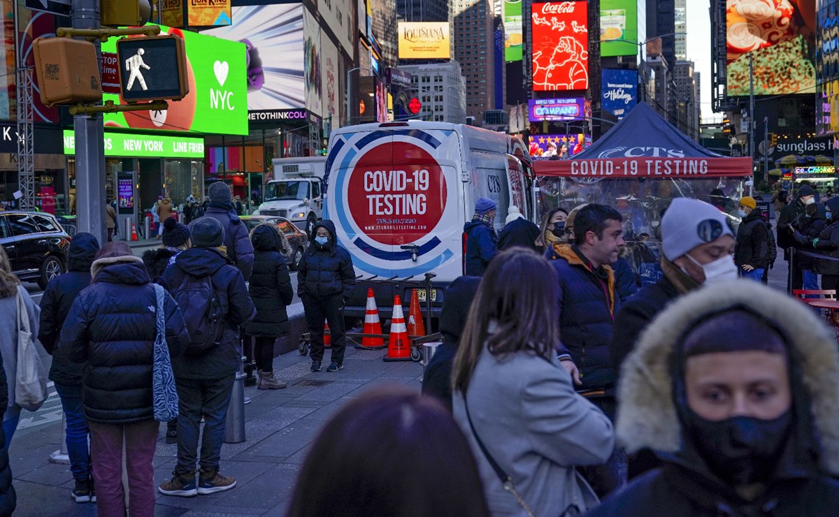 Por &oacute;micron regresa el temor a Nueva York; cierran restaurantes y cancelan funciones
