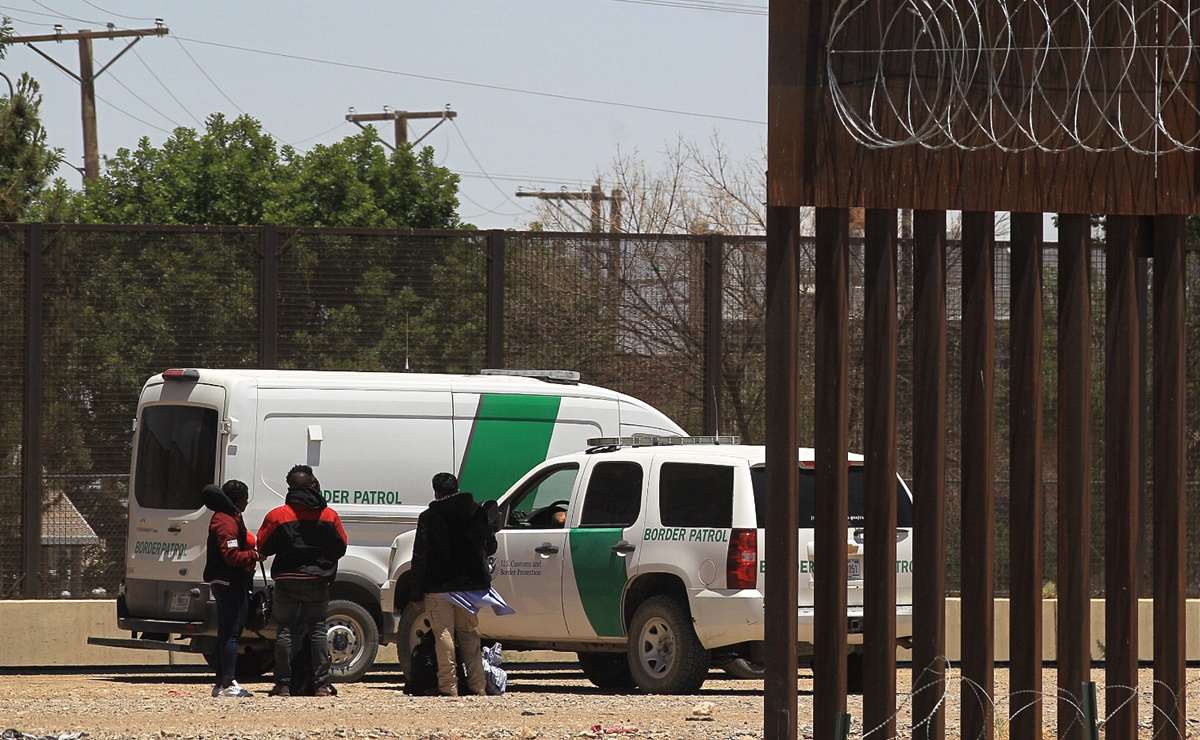 Mueren cuatro migrantes en choque en carretera en Texas