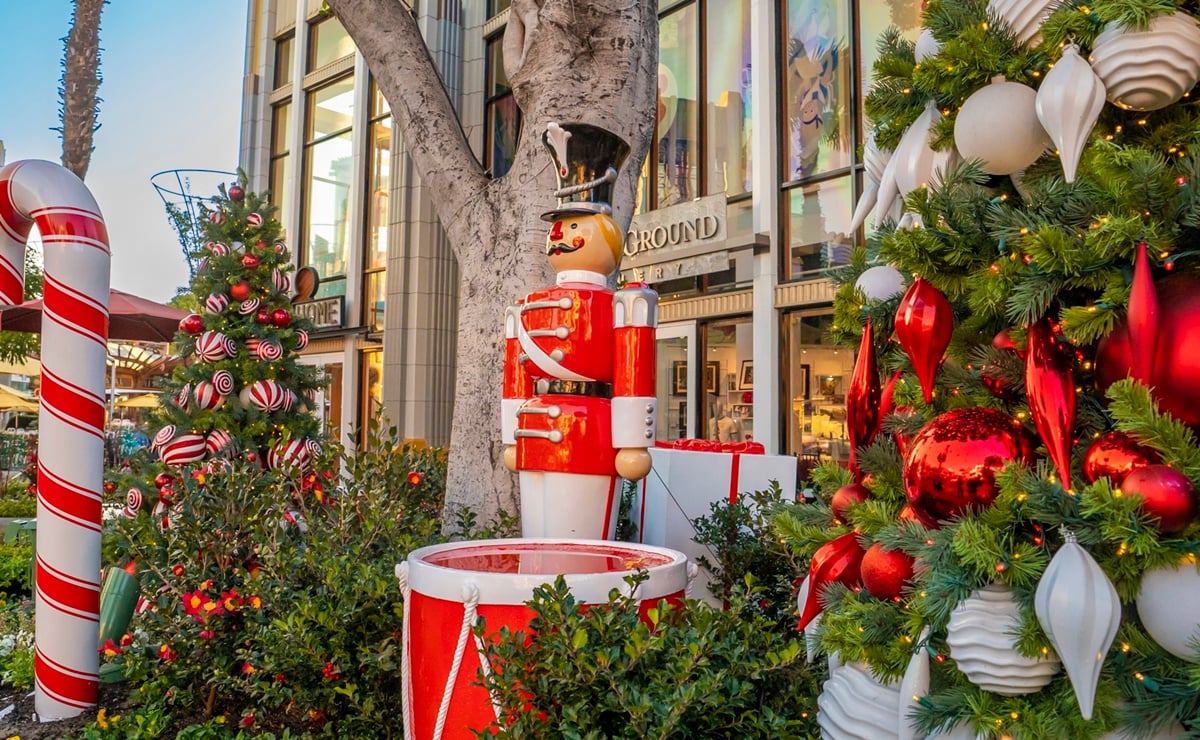 La Navidad llega a Downtown Disney District de Disneyland Resort