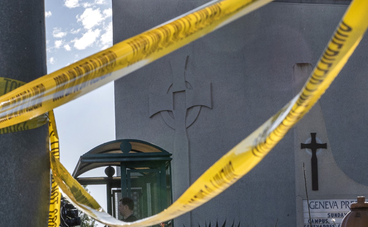 Asistentes a Iglesia de California ataron a tirador y le quitaron armas