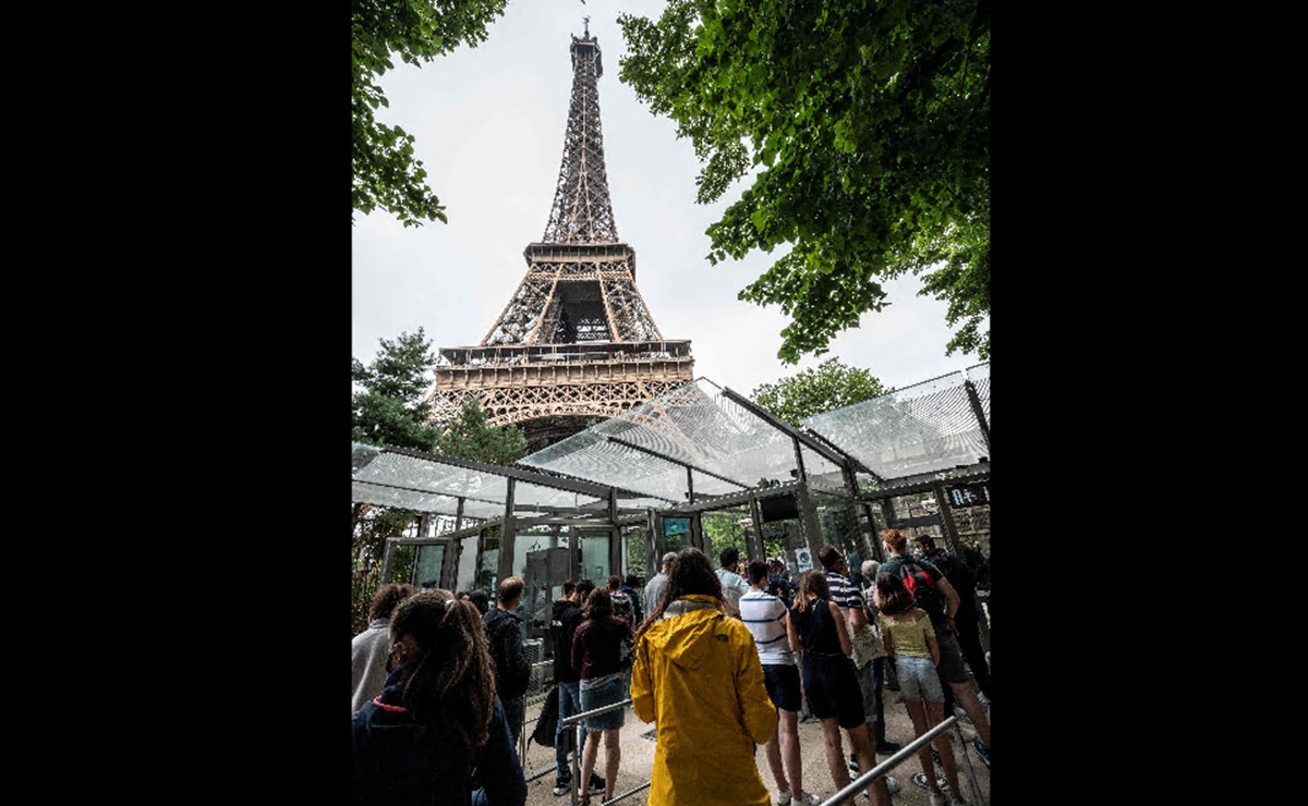 Video. La Torre Eiffel reabre al p&uacute;blico tras ocho meses de cierre