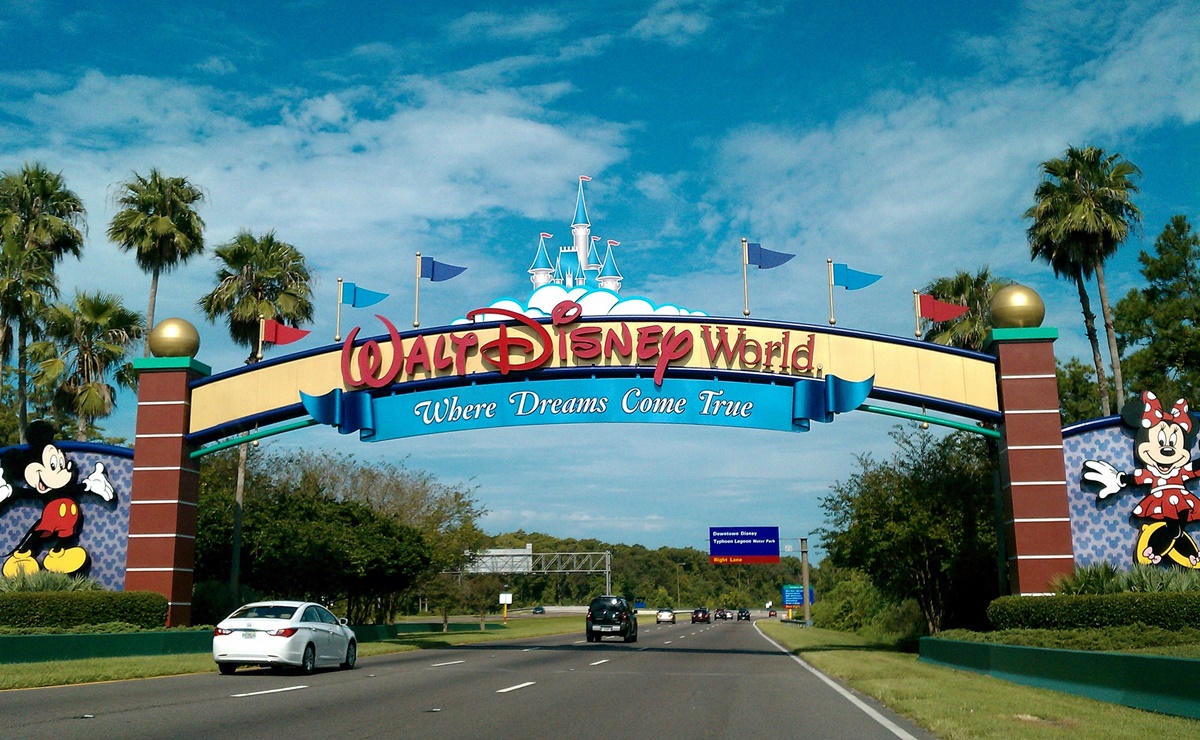 Buscan contadores para trabajo de analista en Disney World, Florida