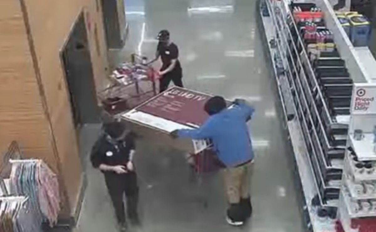 Captan a hombre robando pantalla de 70 pulgadas en tienda de Seattle