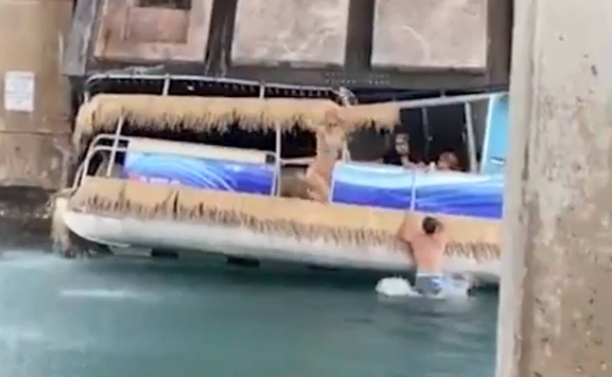 Video. Turistas saltan de bote antes de ser aplastados por puente en Florida