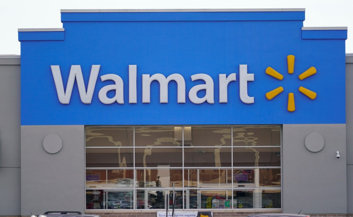 Oficial afroamericano acusa a Walmart de trato racista tras sospecha de robo
