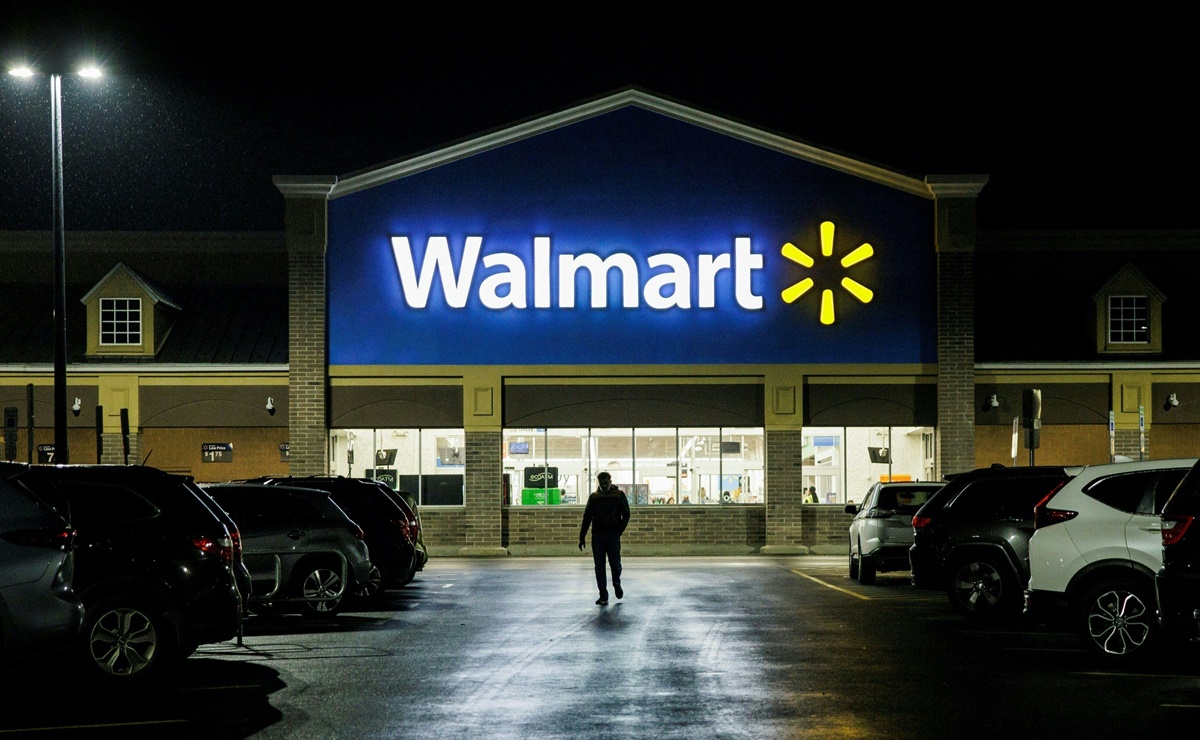Despiden a empleado de Walmart por ataques racistas a cliente afroamericano