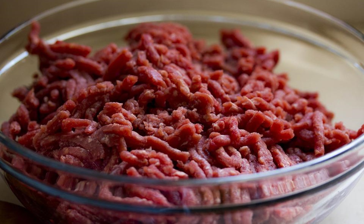 Retiran 60 toneladas de carne molida por contaminaci&oacute;n de E.coli