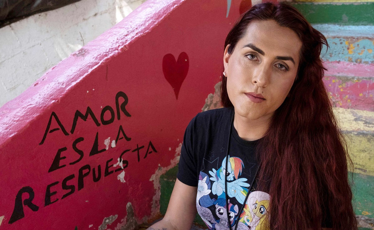 Mexicana trans ayuda a migrantes a cruzar legalmente la frontera