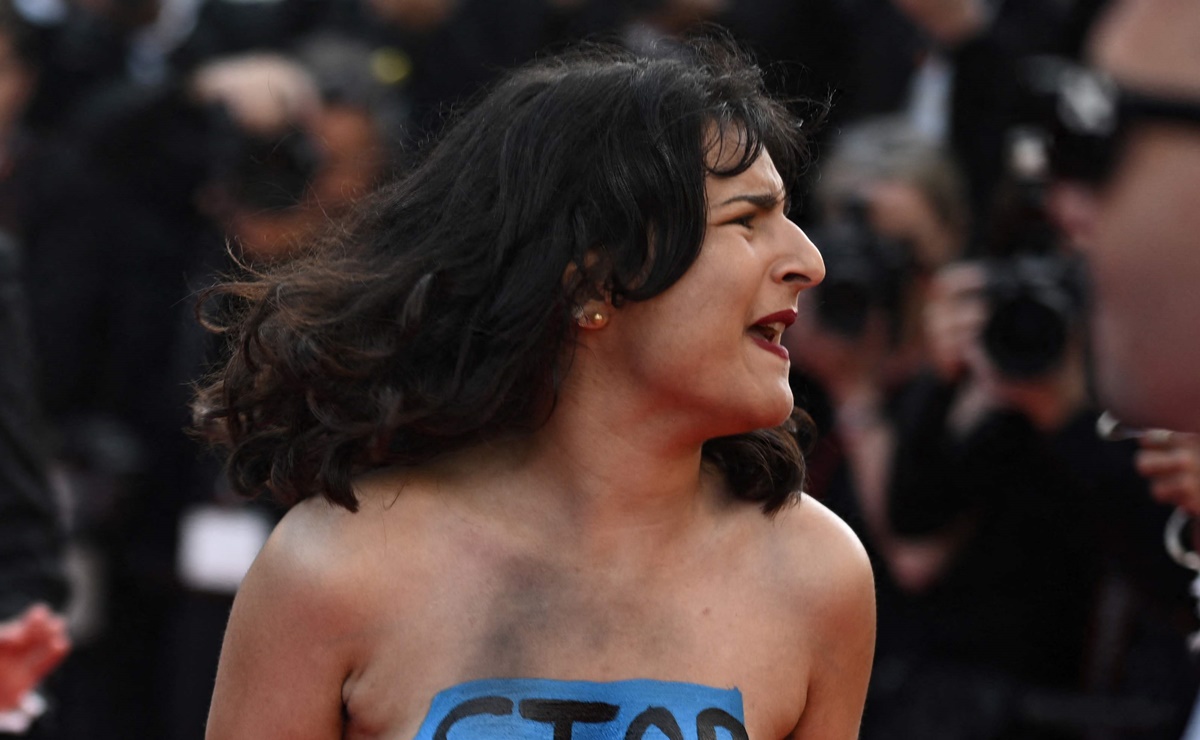 Activista irrumpe el Festival de Cannes para protestar en contra de la guerra en Ucrania 