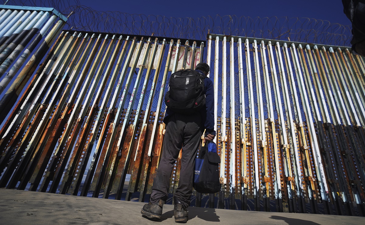Abril marca récord de detenciones de migrantes en frontera México-EU