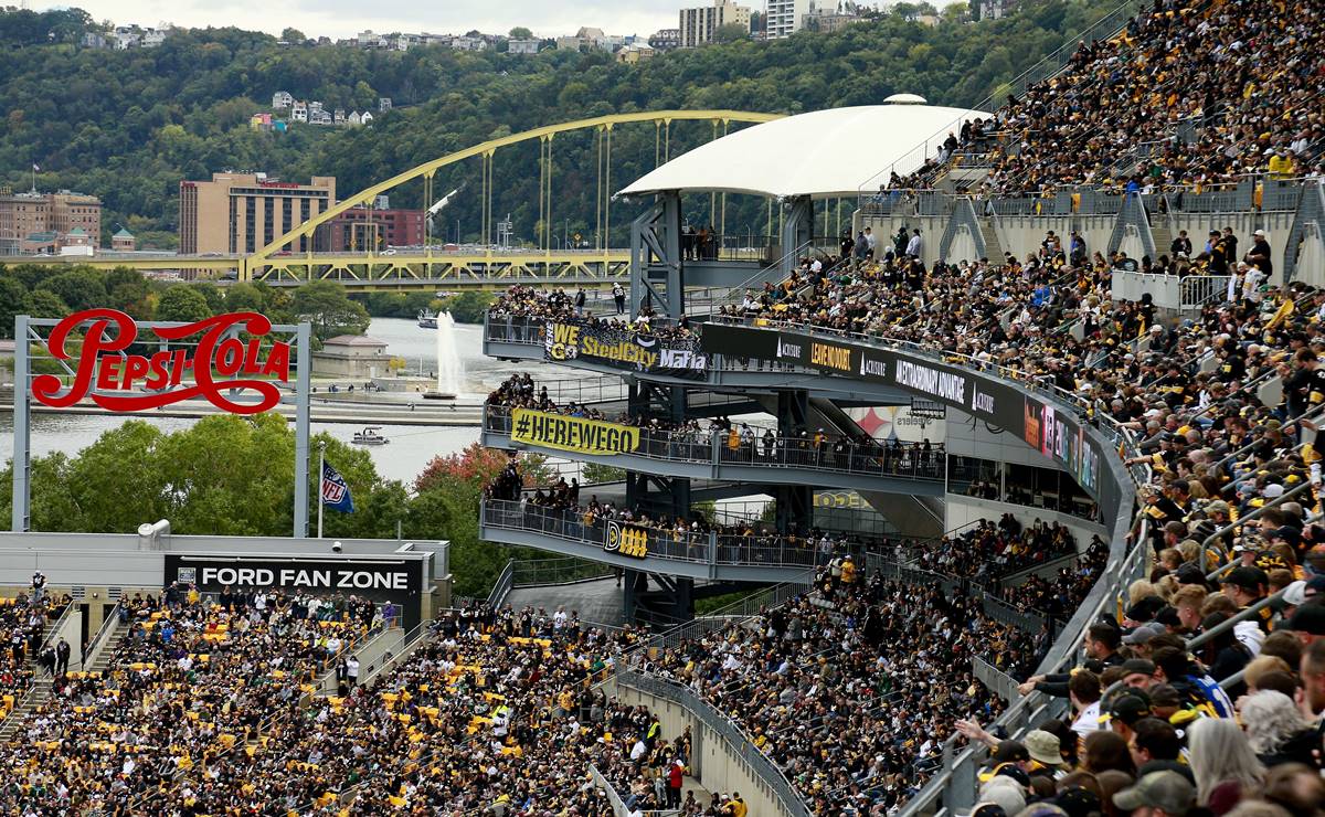 Aficionado muere tras caer de escalera en estadio de Steelers